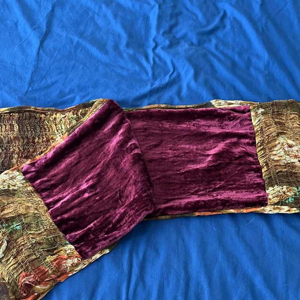 Gorgeous fall colors, velvet lined scarf. Just dry cleaned. - Picture 2 of 2